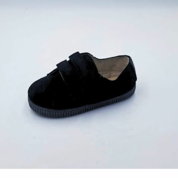 Tenis correa de la marca Batilas, modelo 538/030M en color negro