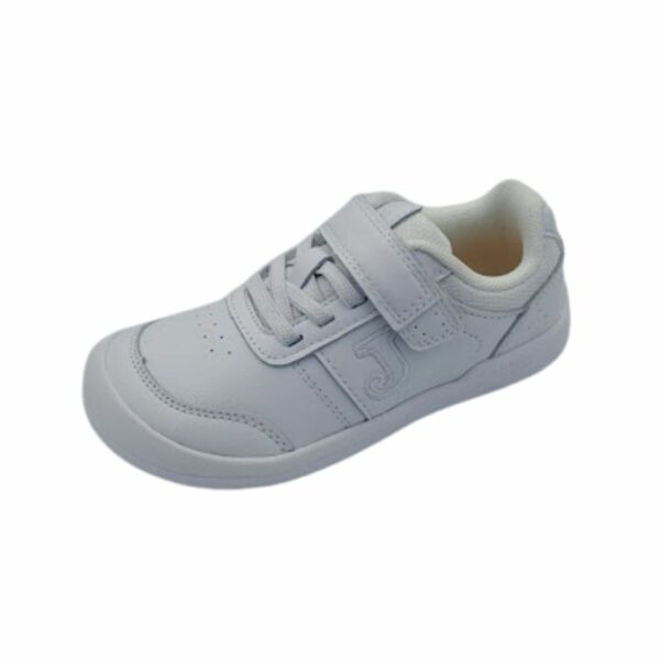 Zapatillas de deportes de la marca Joma, modelo Vela en color blanco