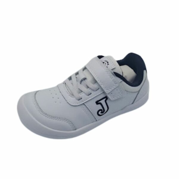 Zapatillas de deportes de la marca Joma, modelo Vela en color blanco/marino