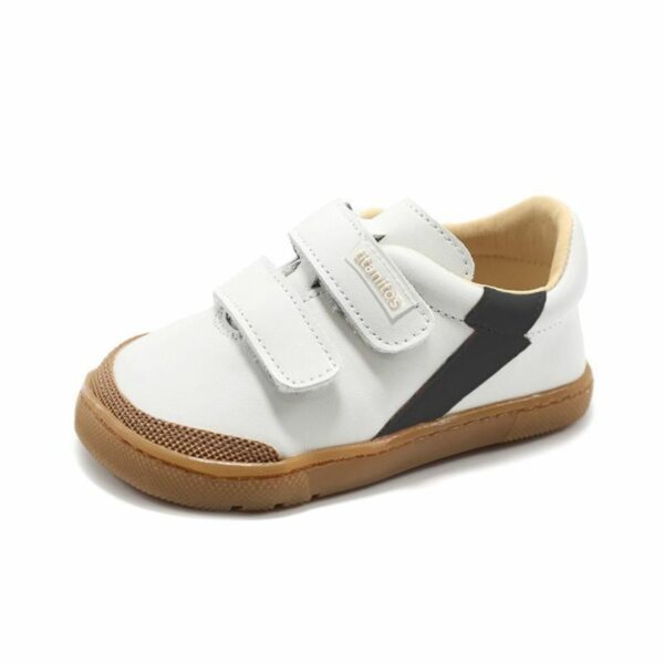 Zapatillas de deportes de la marca Titanitos, modelo Rafale en color blanco/negro